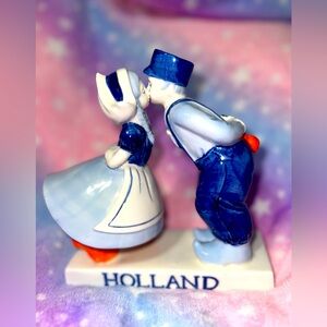 🌈“Kisses from Holland” small statue home & graden decor 6x6